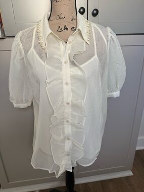 Flying Tomato White Pearl-Collar Ruffle Blouse